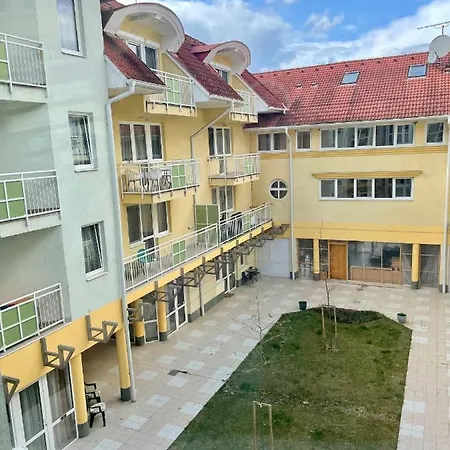Fiore Apartman****